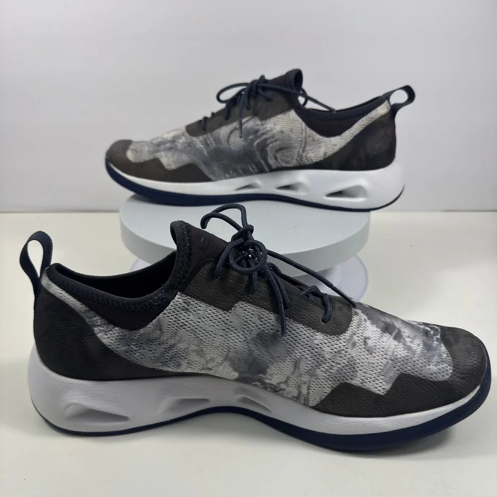Huk Men Sneakers Lightweight Fishing Water Shoes Camo Black White US 11
